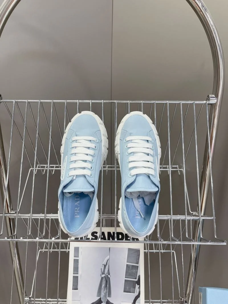 Casual Prada Low Shoes 34401