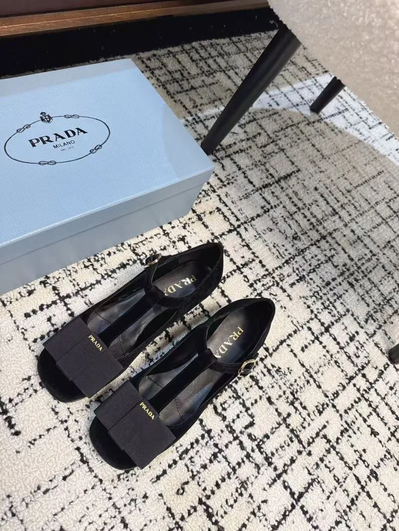 Prada Low Shoes Stylish 34402