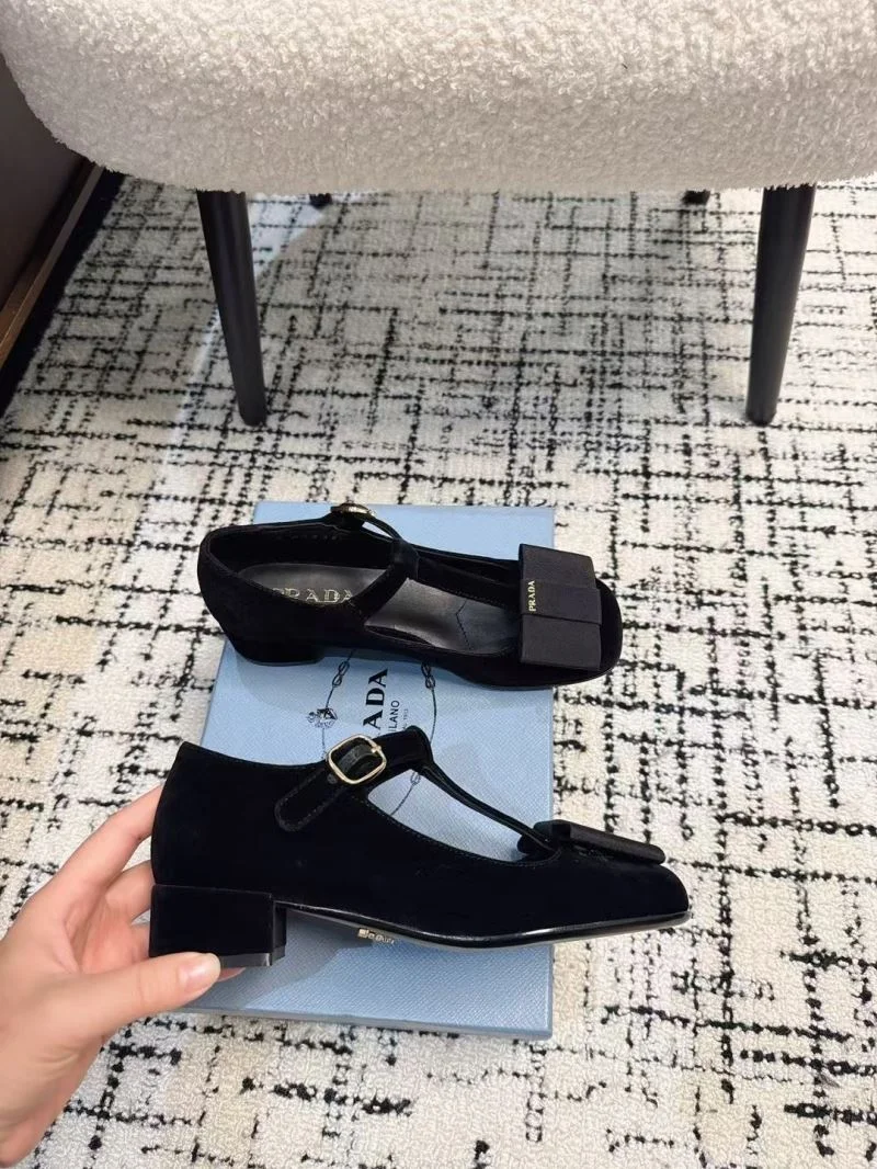 Prada Low Shoes Stylish 34402