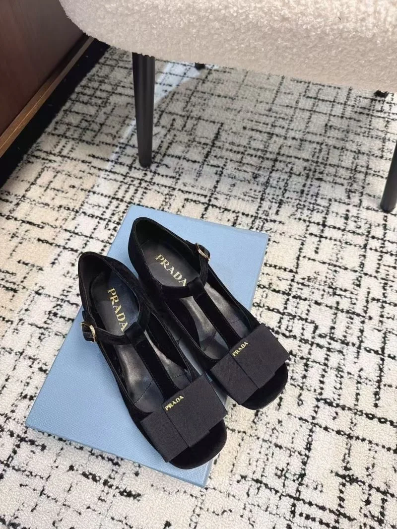 Prada Low Shoes Stylish 34402