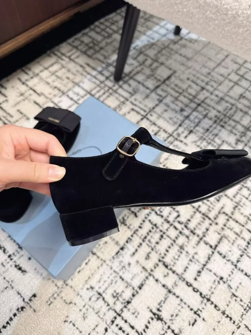Prada Low Shoes Stylish 34402