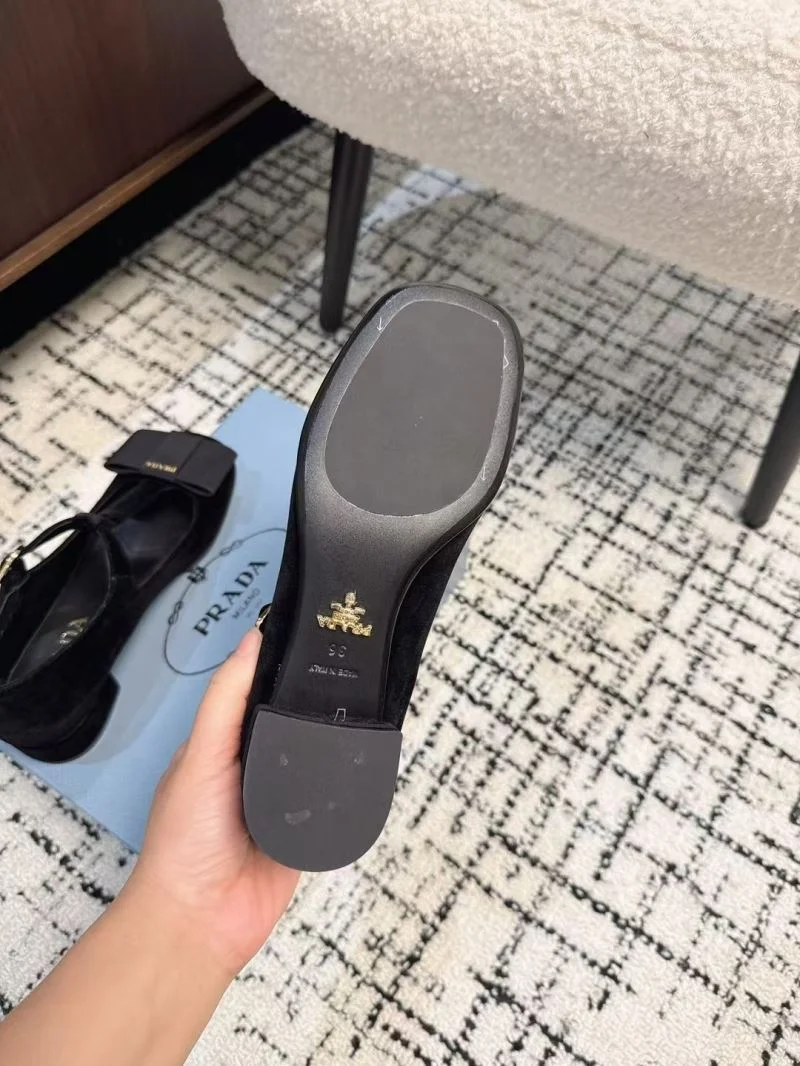 Prada Low Shoes Stylish 34402