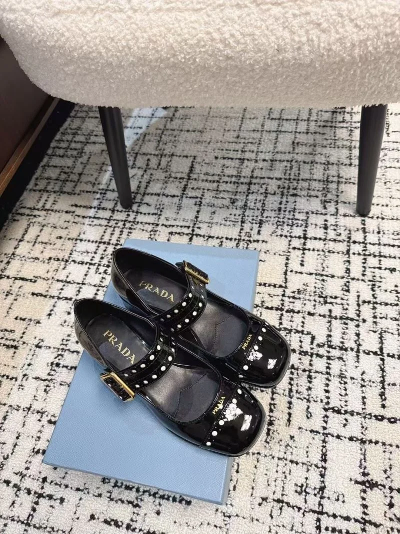Prada Low Shoes Compact 34398
