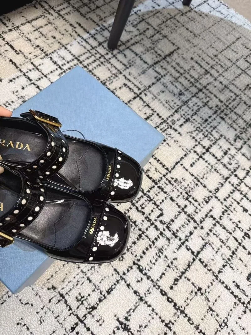 Prada Low Shoes Compact 34398