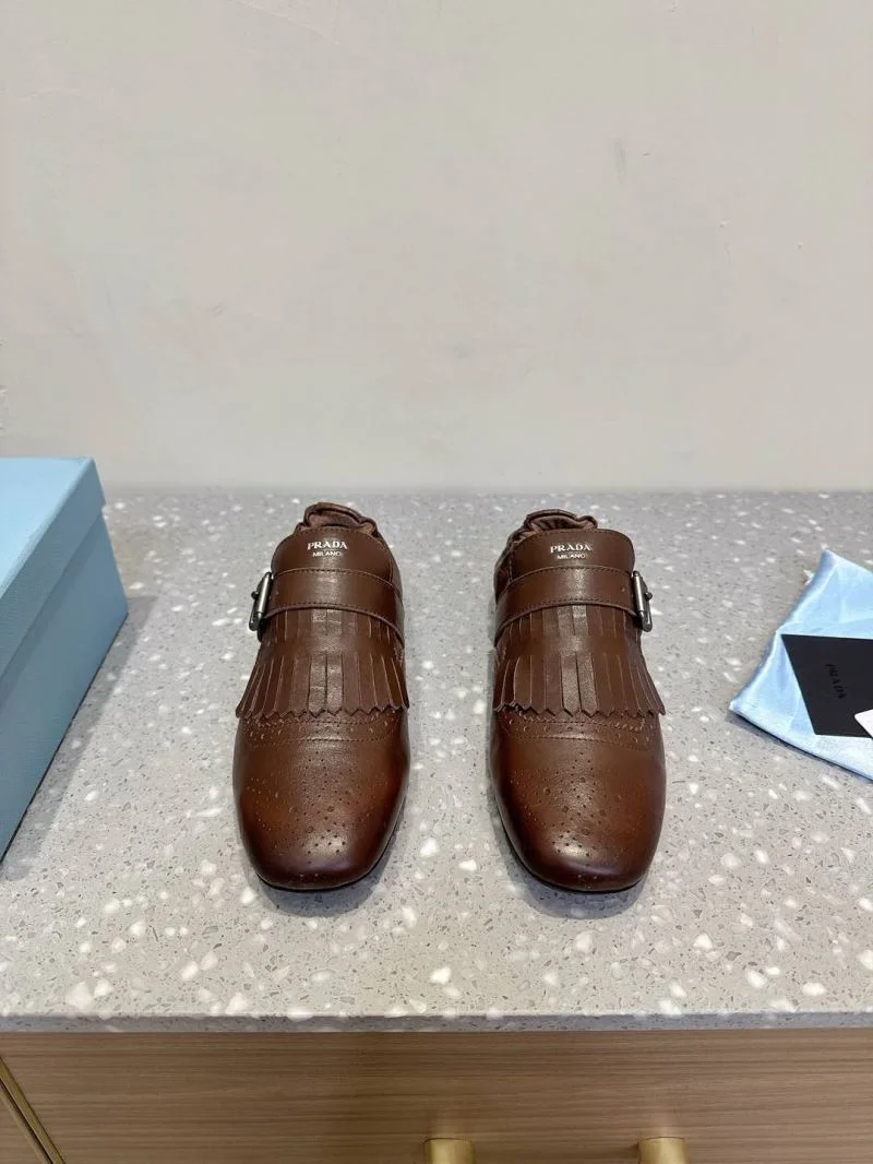 Sleek Prada Low Shoes 34394