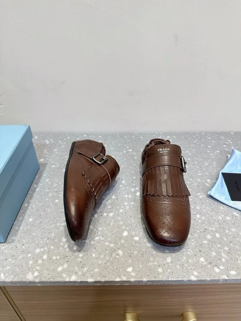Sleek Prada Low Shoes 34394