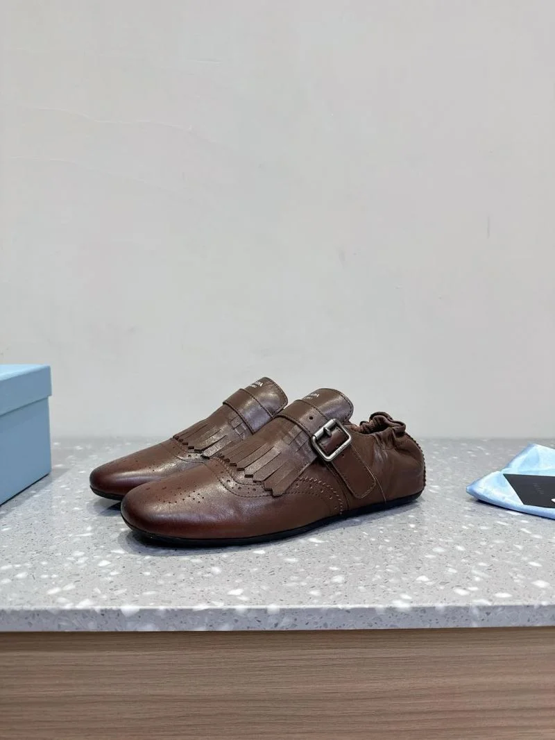 Sleek Prada Low Shoes 34394