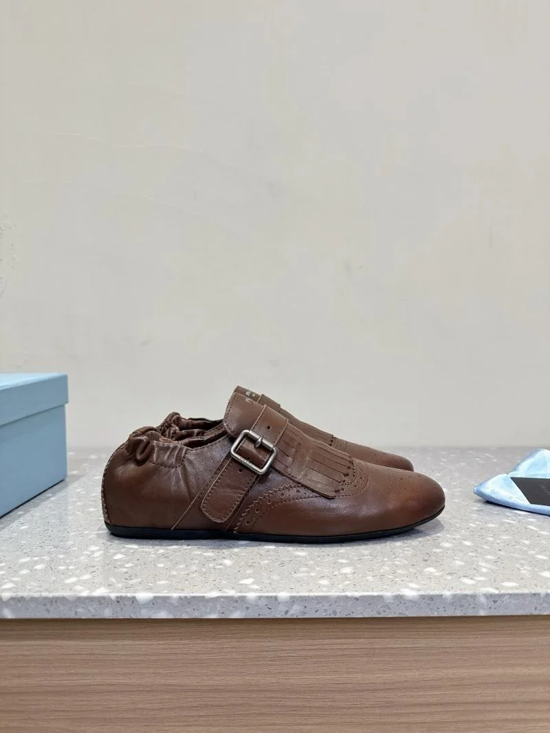 Sleek Prada Low Shoes 34394