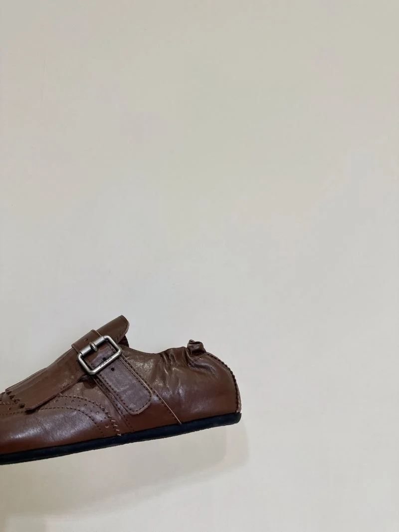 Sleek Prada Low Shoes 34394