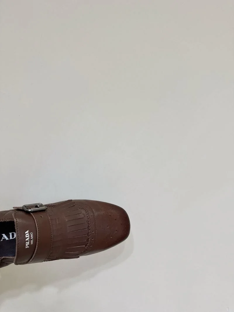 Sleek Prada Low Shoes 34394
