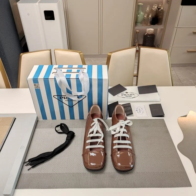 WellDesigned Prada Low Shoes 34389