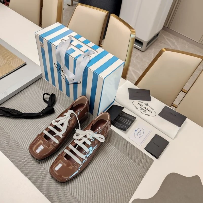 WellDesigned Prada Low Shoes 34389