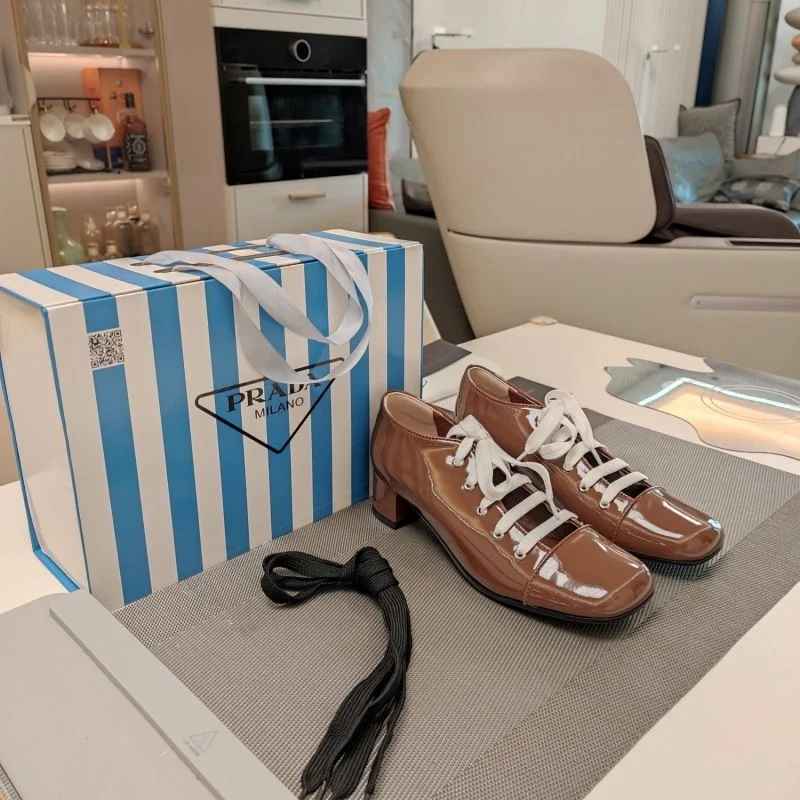 WellDesigned Prada Low Shoes 34389