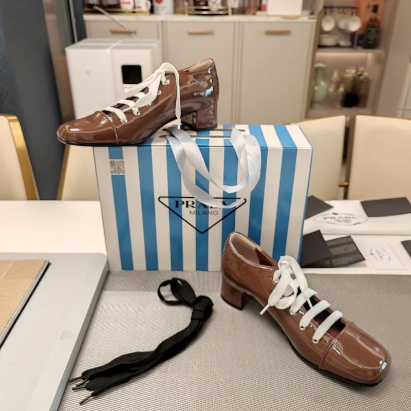 WellDesigned Prada Low Shoes 34389