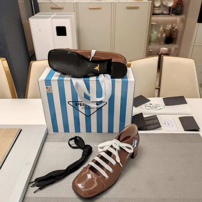 WellDesigned Prada Low Shoes 34389