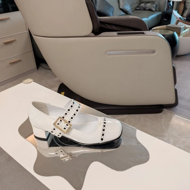 Stylish Prada Low Shoes 34371