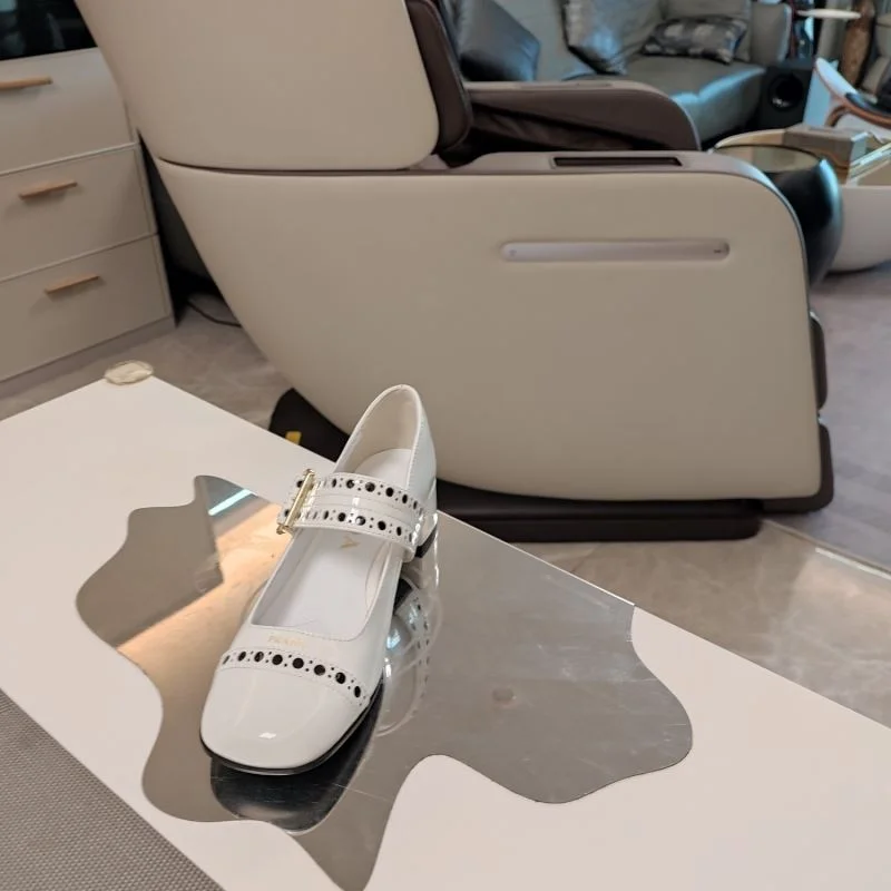 Stylish Prada Low Shoes 34371