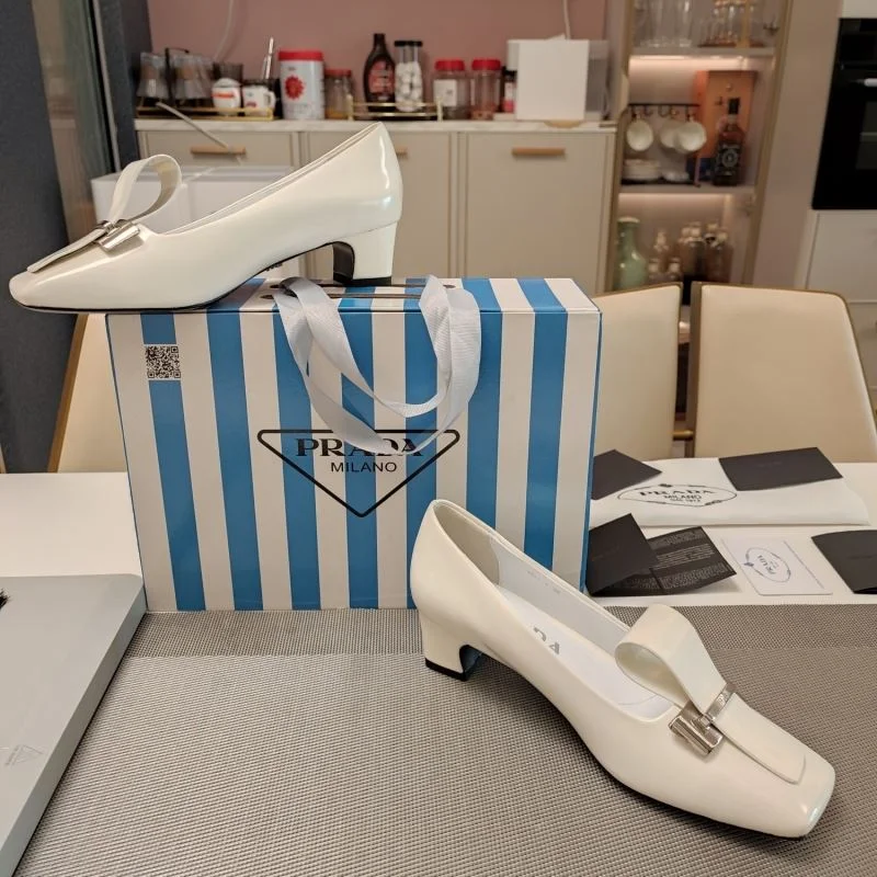 Fashionable Prada Low Shoes 34392