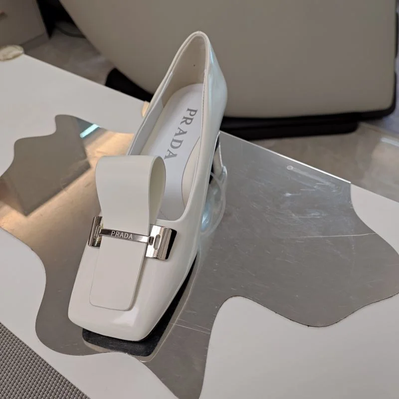 Fashionable Prada Low Shoes 34392