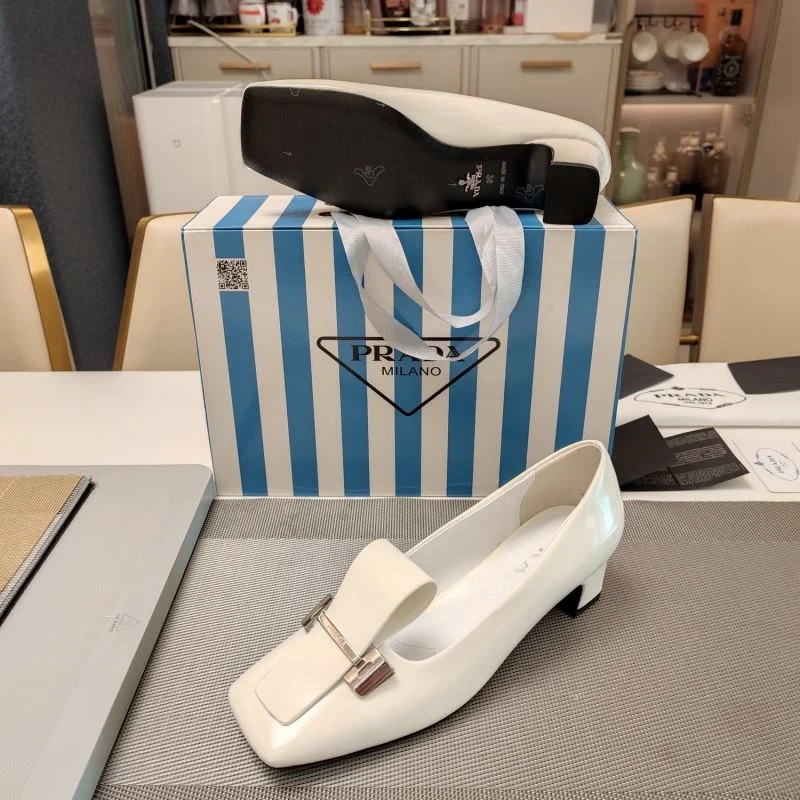 Fashionable Prada Low Shoes 34392