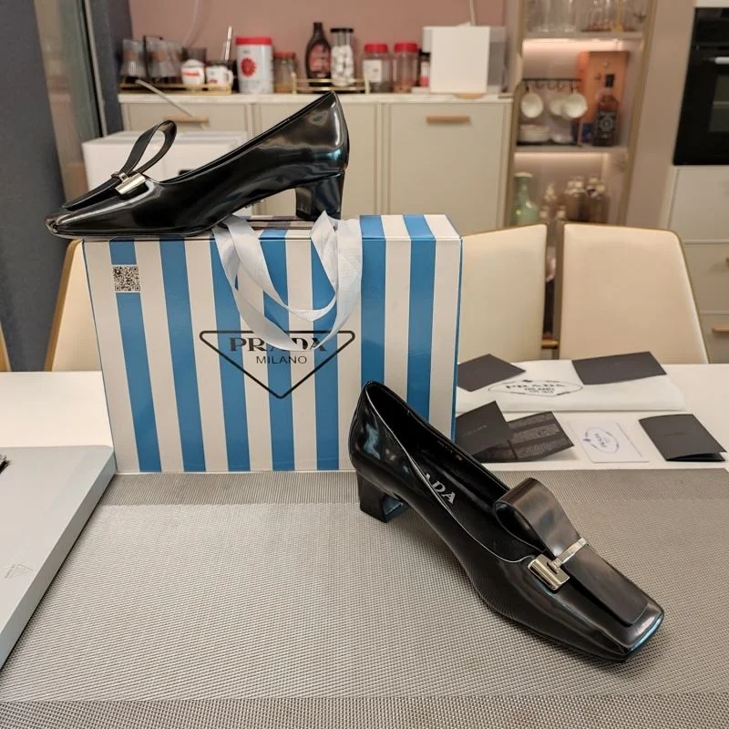 Prada Low Shoes AllSeason 34384