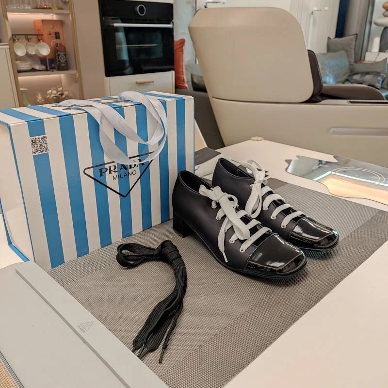 Minimalist Prada Low Shoes 34386