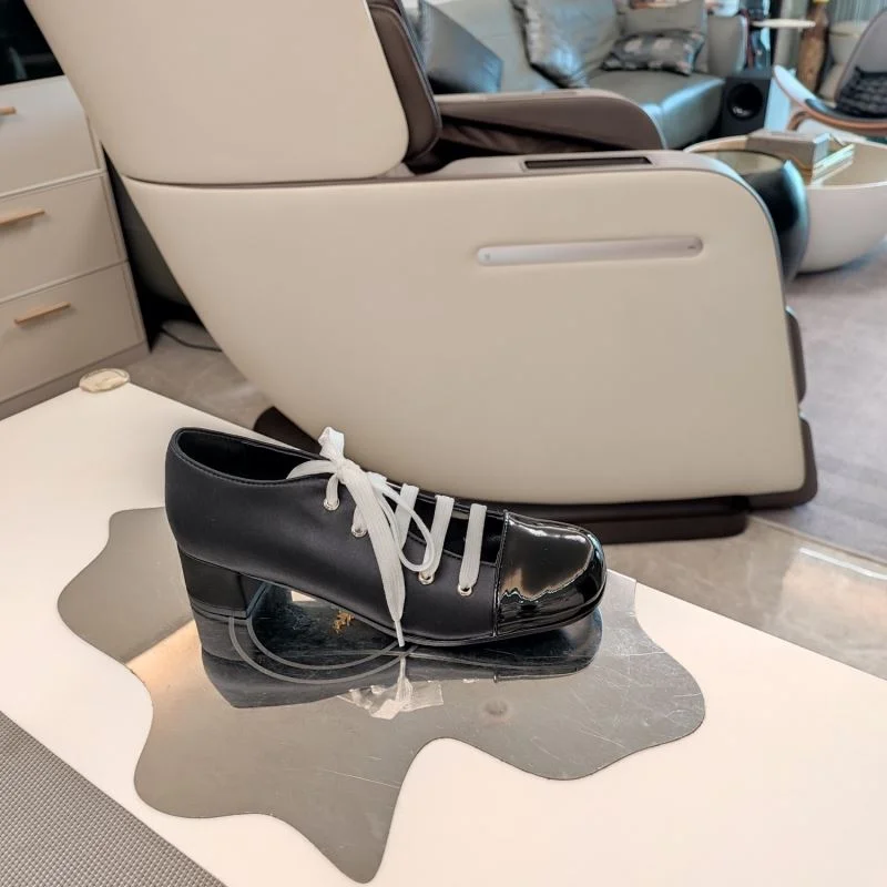 Minimalist Prada Low Shoes 34386