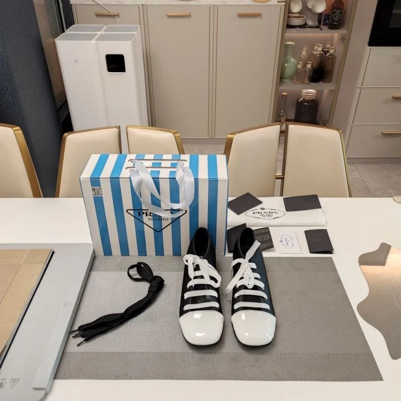 Prada Low Shoes EyeCatching 34373
