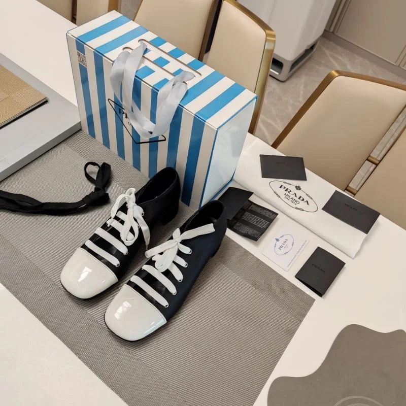 Prada Low Shoes EyeCatching 34373