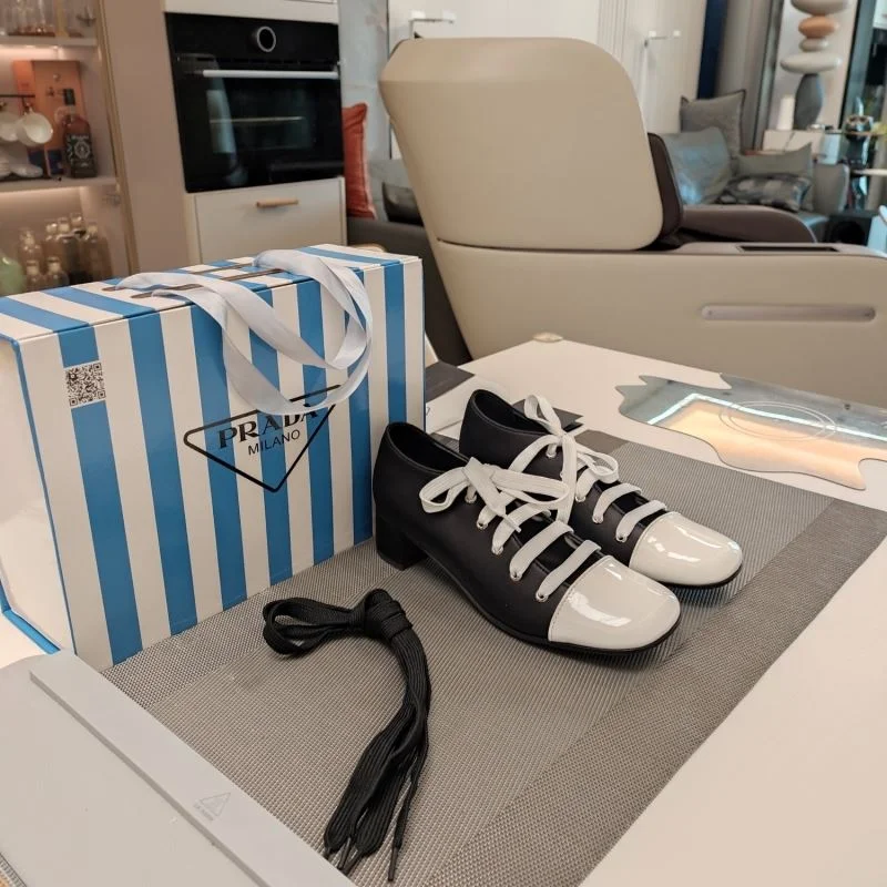 Prada Low Shoes EyeCatching 34373