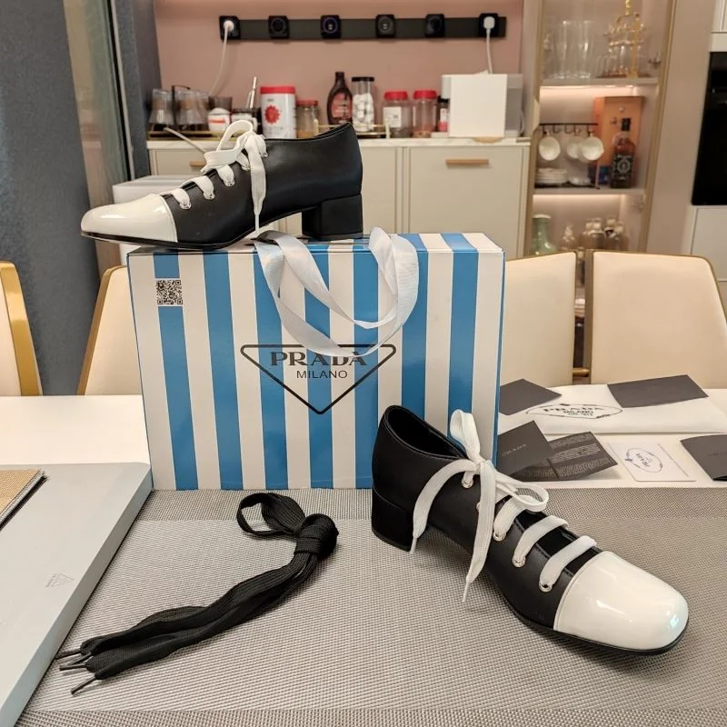 Prada Low Shoes EyeCatching 34373