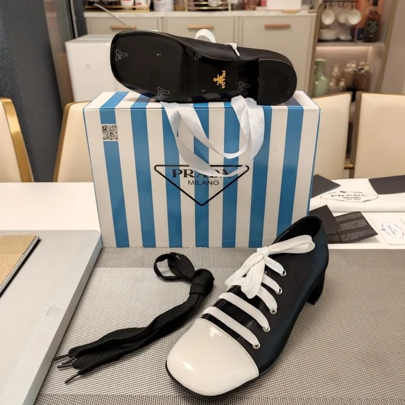 Prada Low Shoes EyeCatching 34373