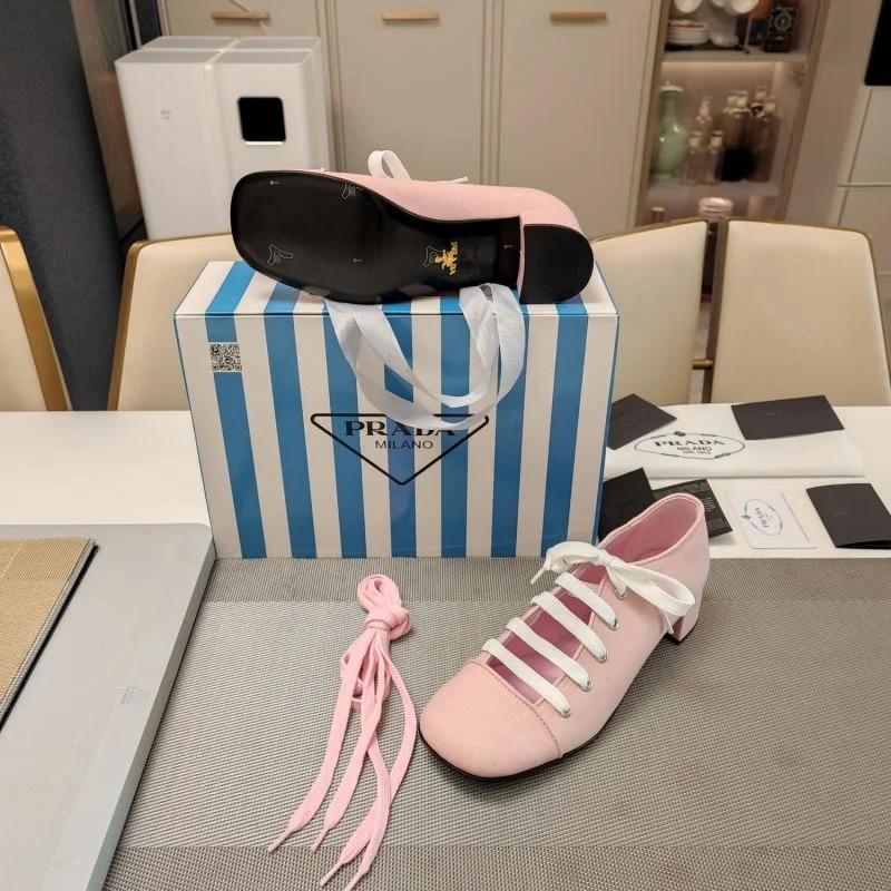 WrinkleFree Prada Low Shoes 34378