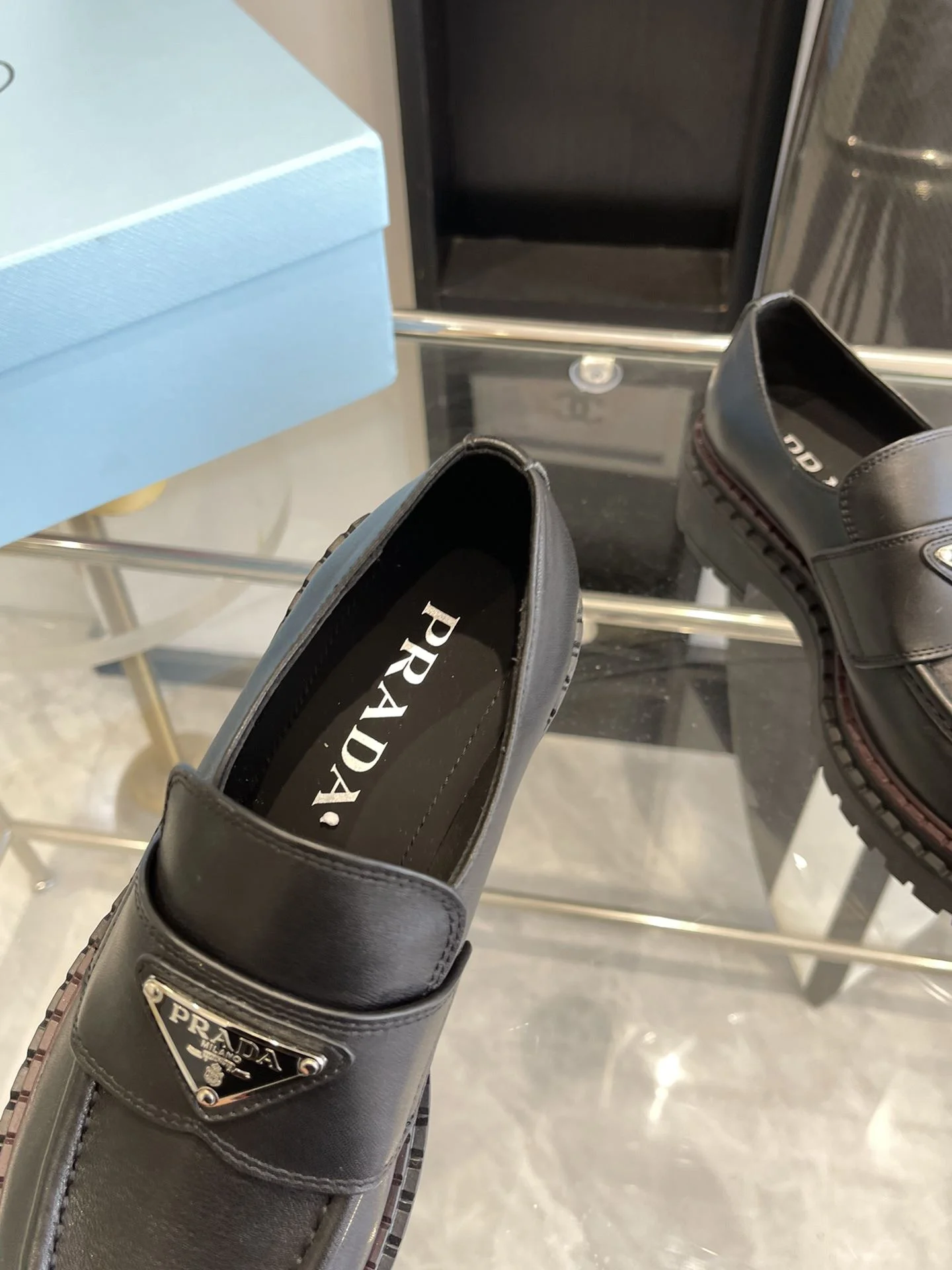 Classic Prada Low Shoes 34388