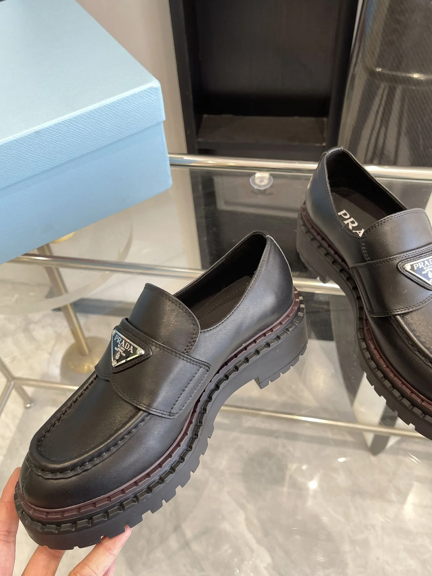 Classic Prada Low Shoes 34388