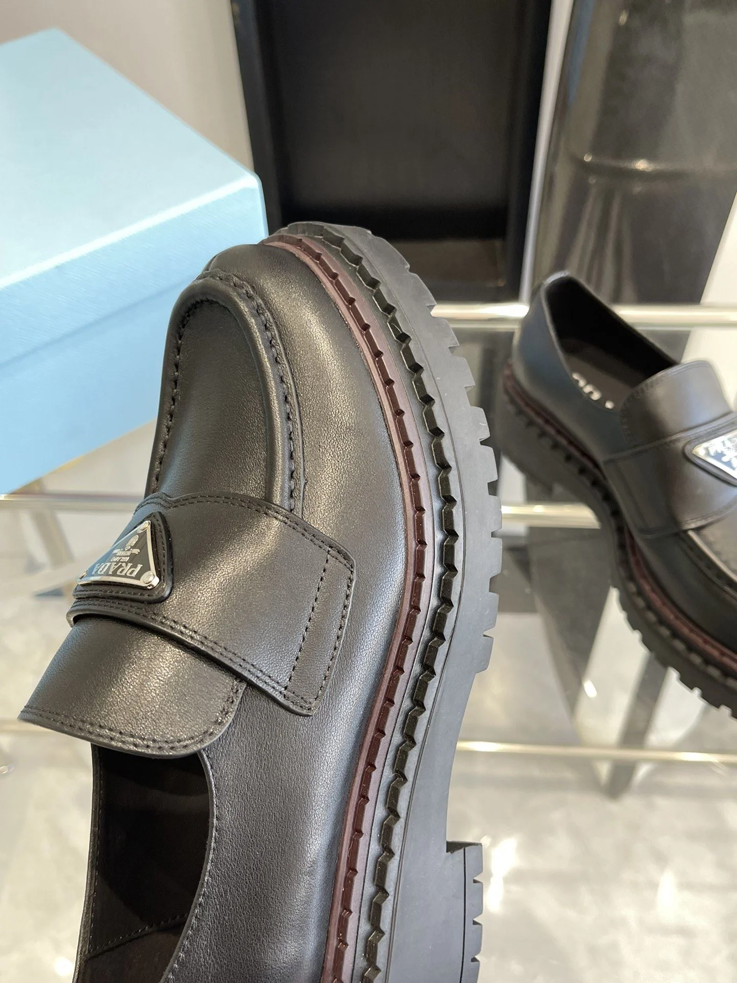 Classic Prada Low Shoes 34388