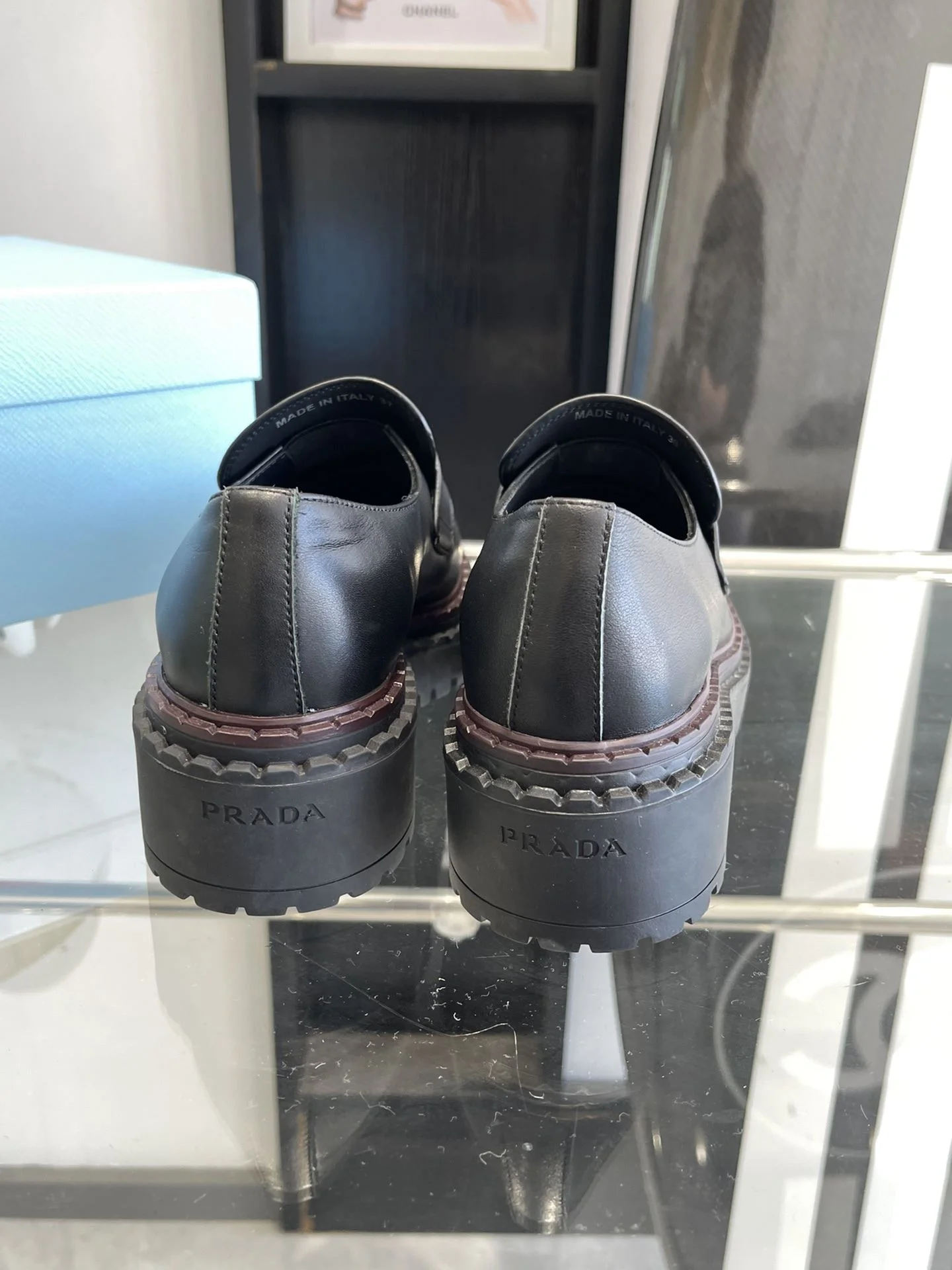 Classic Prada Low Shoes 34388