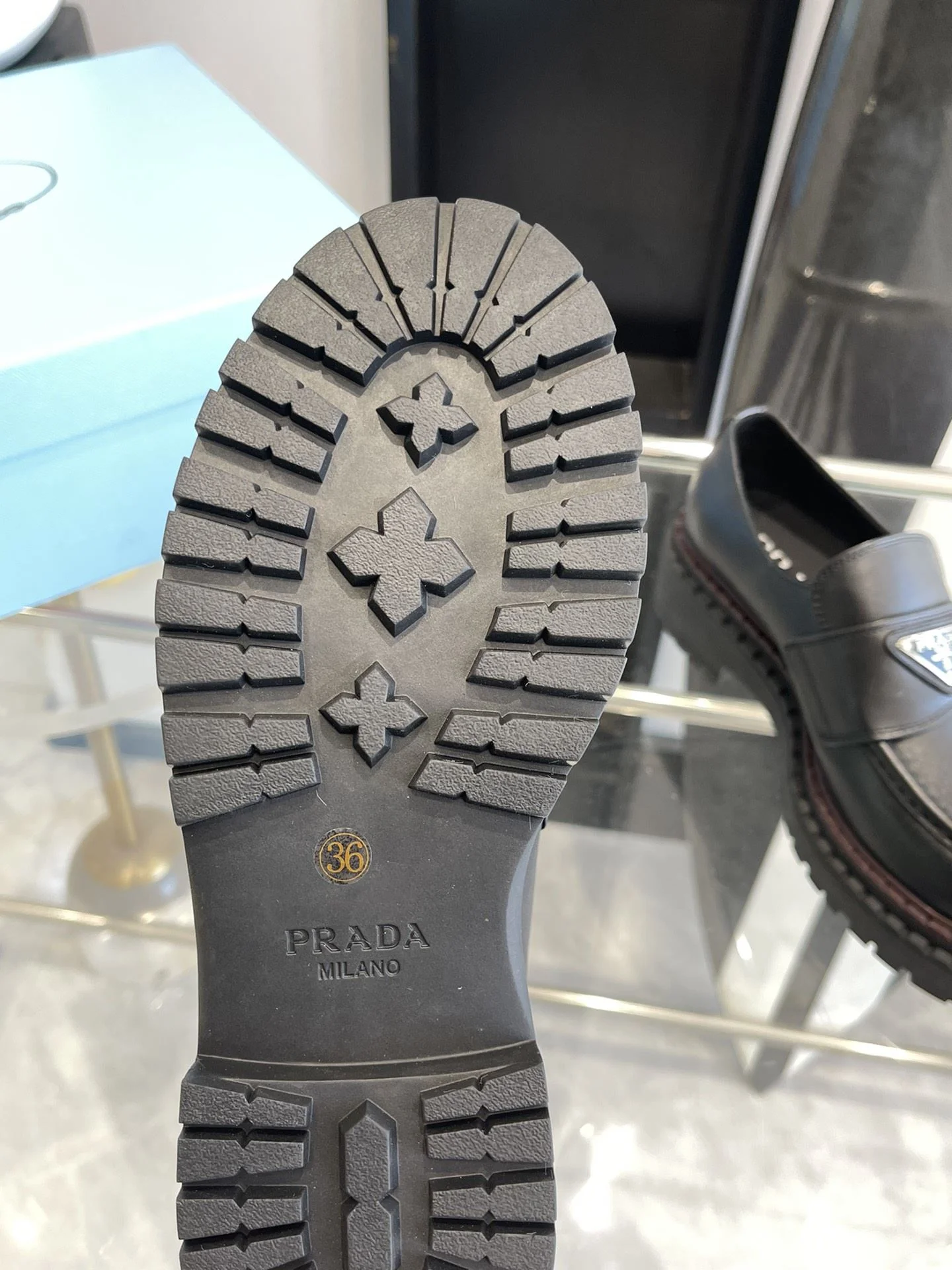 Classic Prada Low Shoes 34388