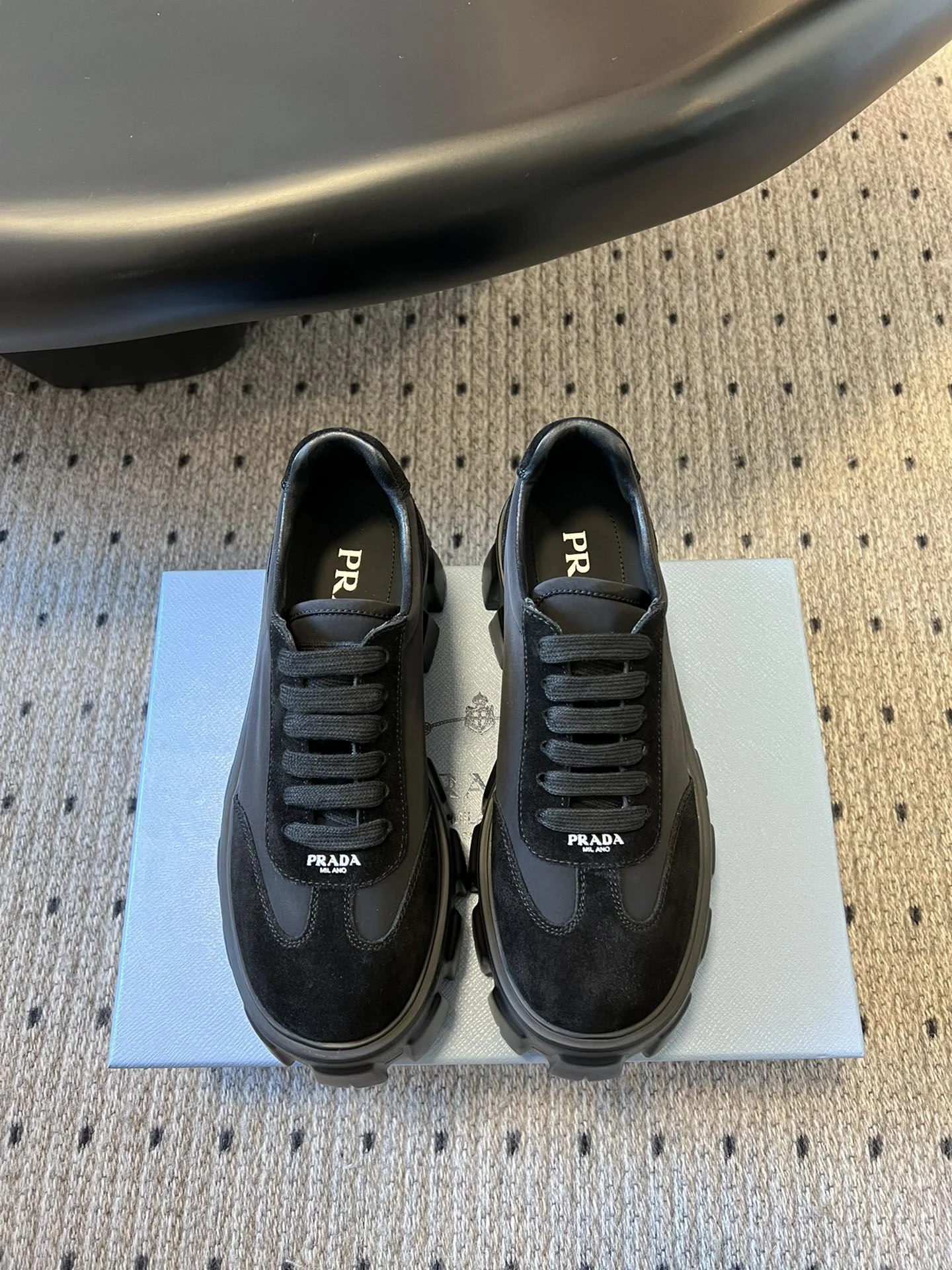 Elegant Prada Low Shoes 34366