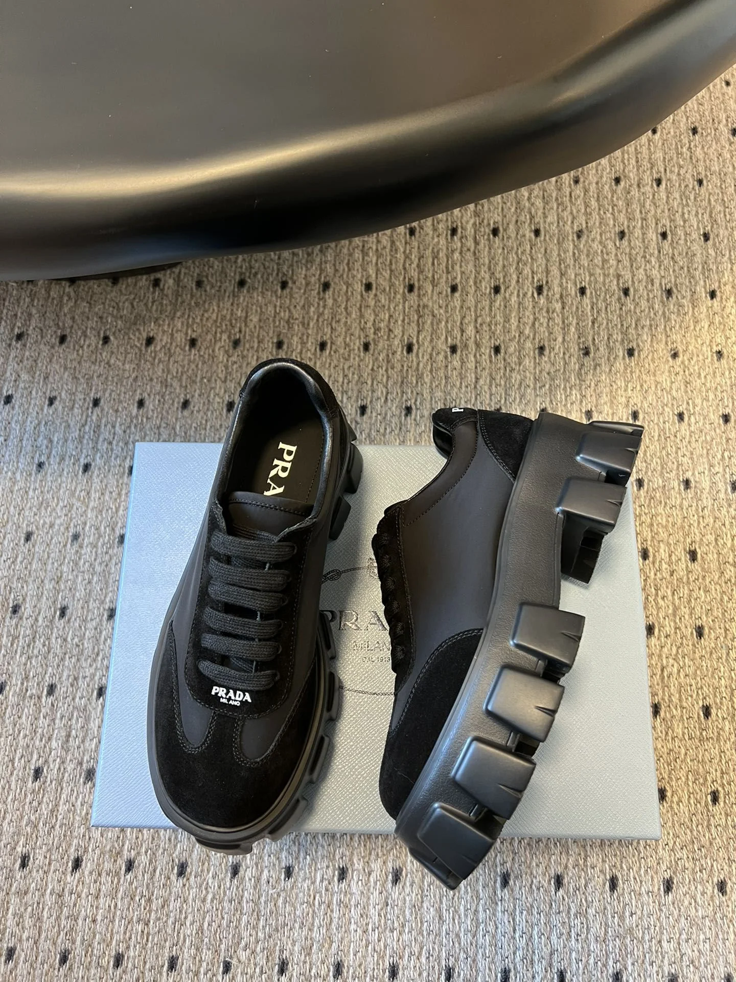 Elegant Prada Low Shoes 34366