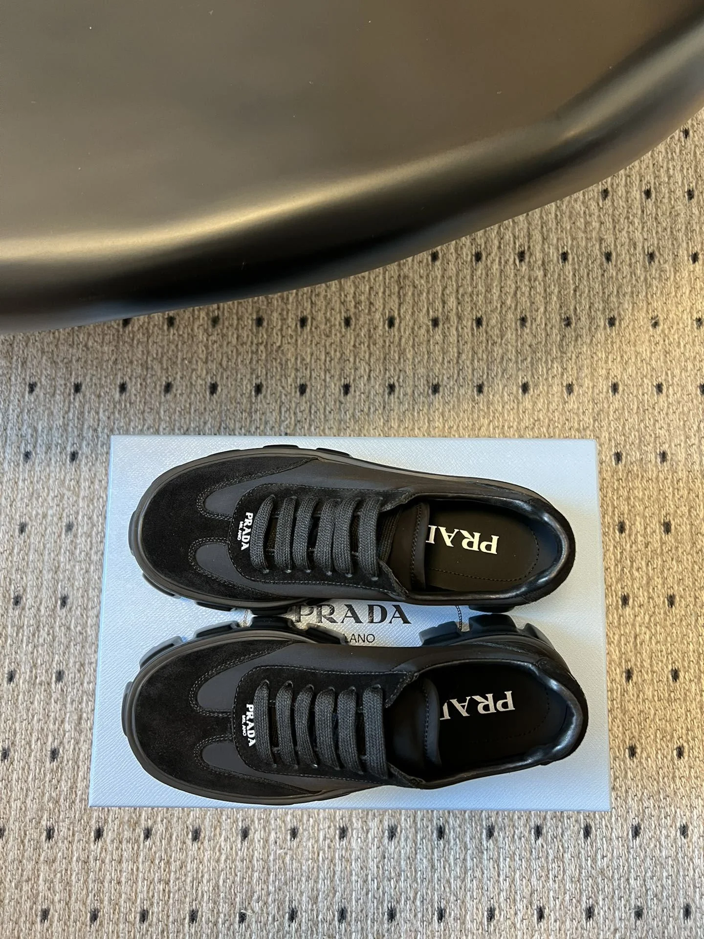 Elegant Prada Low Shoes 34366