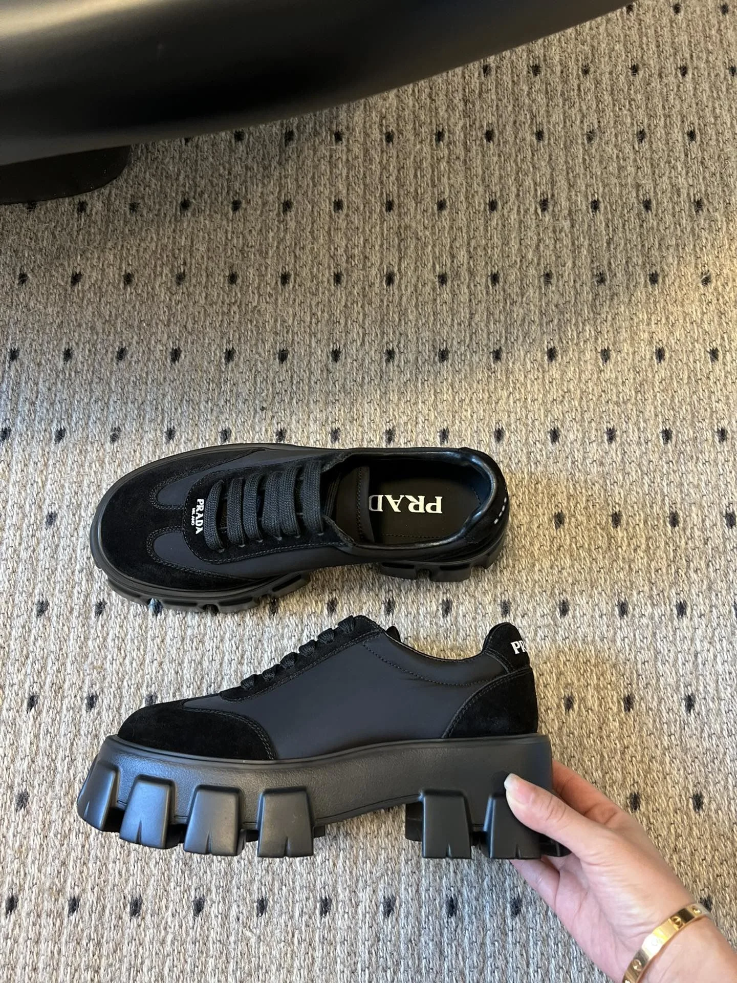Elegant Prada Low Shoes 34366