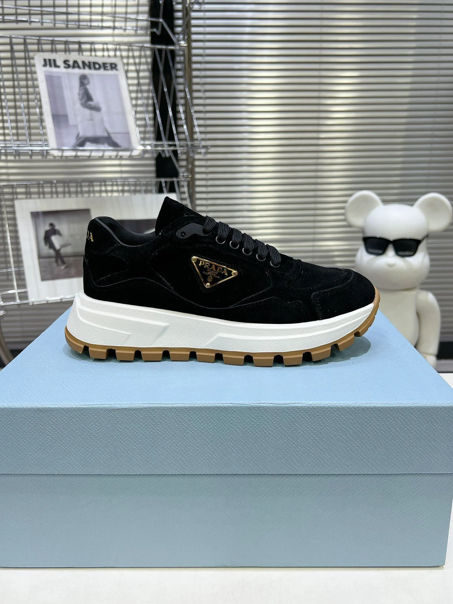 Trendsetting Prada Low Shoes 34353