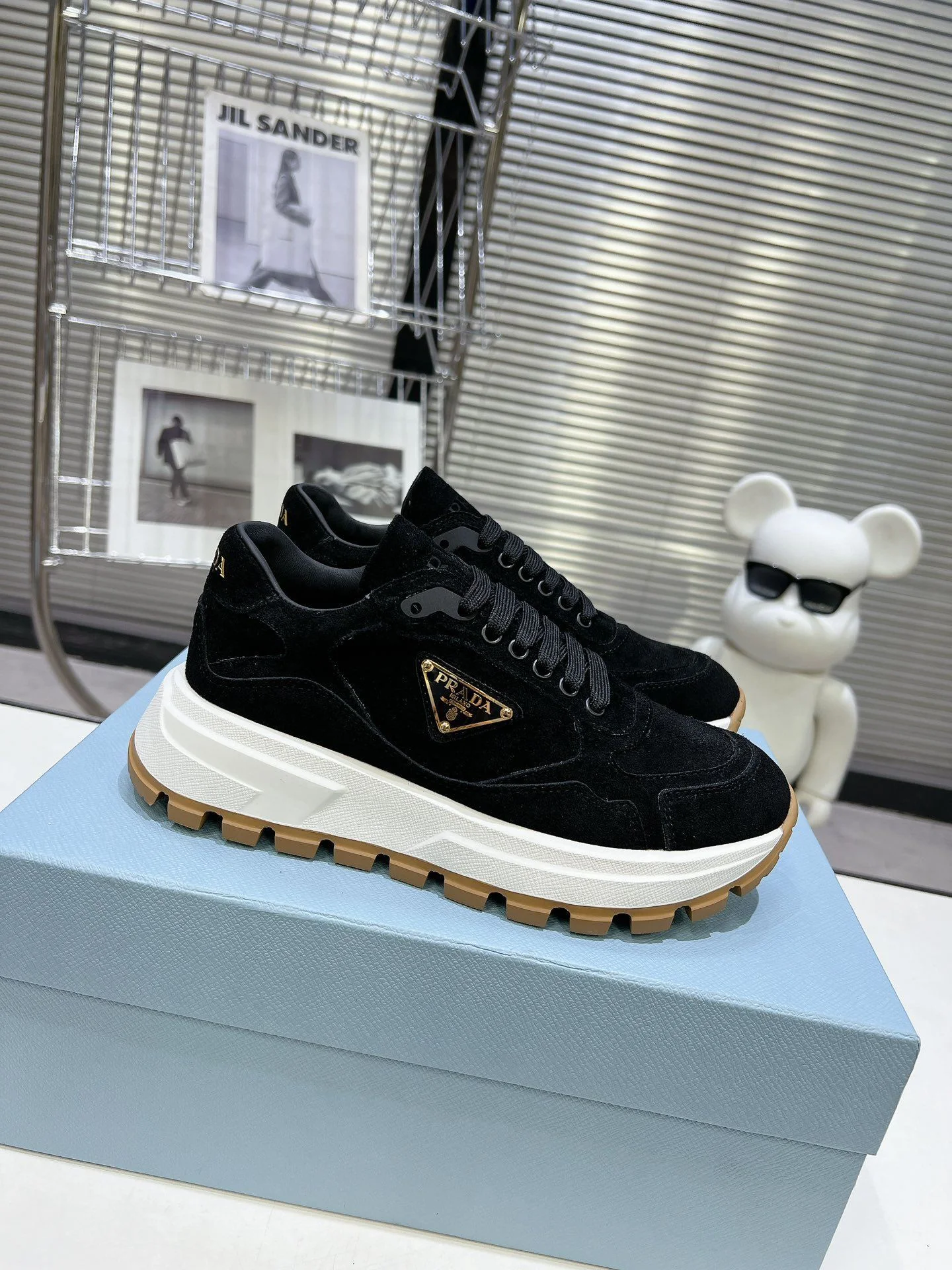 Trendsetting Prada Low Shoes 34353