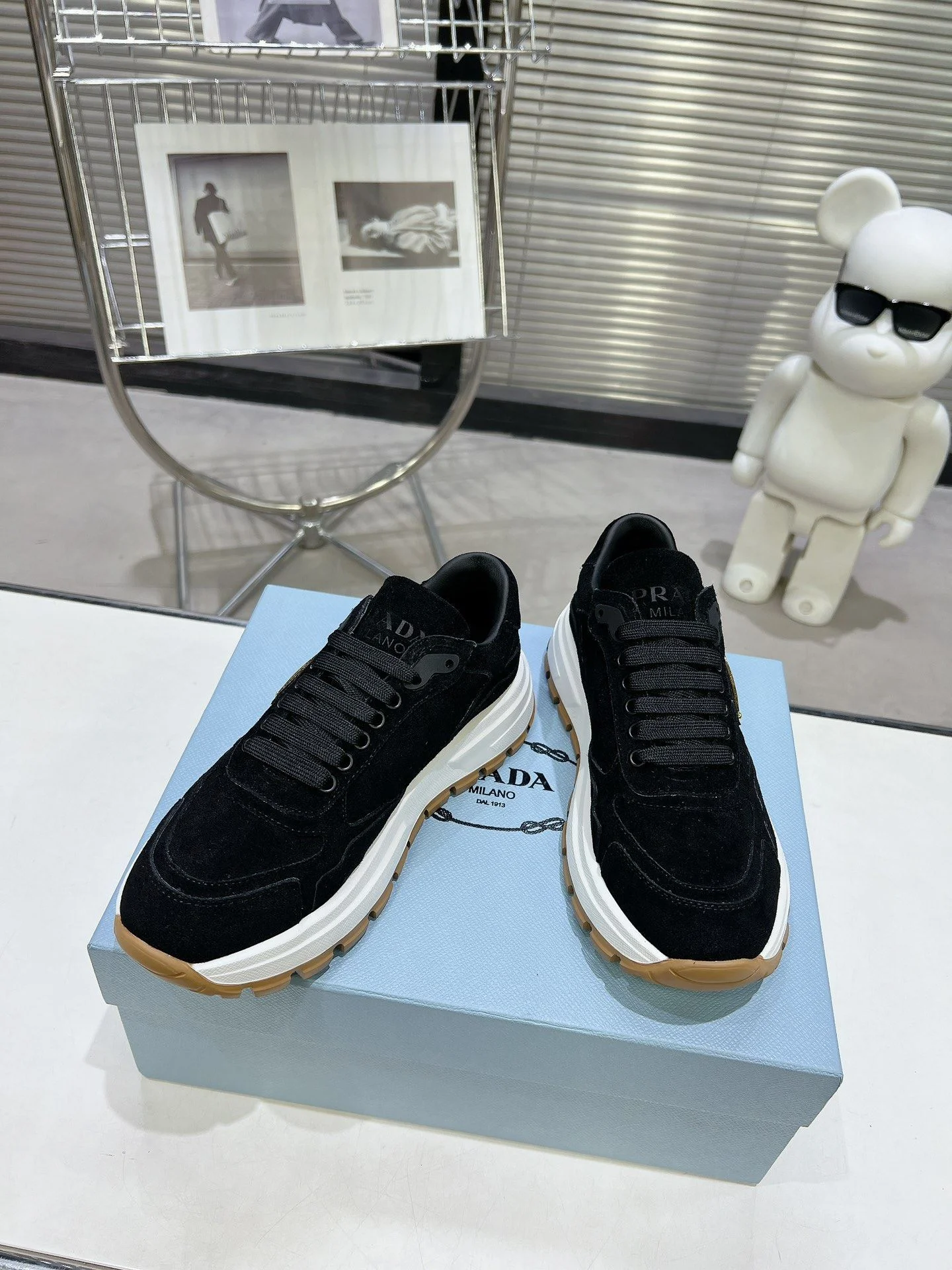 Trendsetting Prada Low Shoes 34353