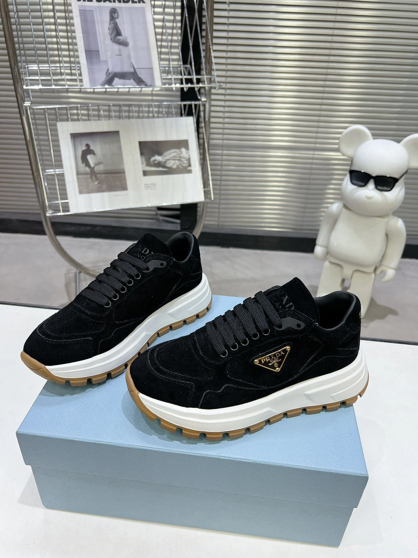 Trendsetting Prada Low Shoes 34353