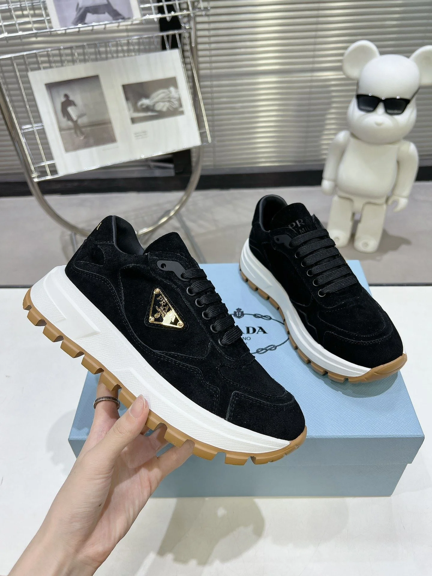 Trendsetting Prada Low Shoes 34353