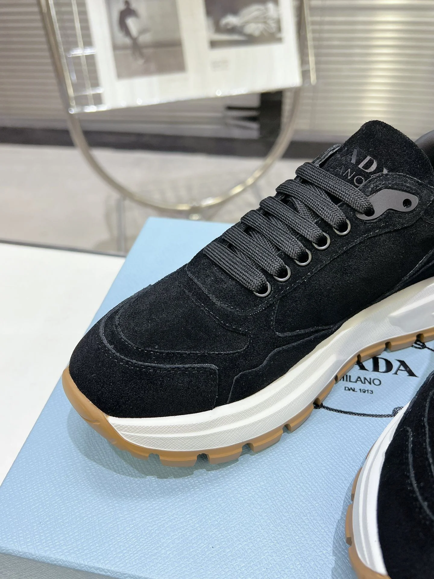Trendsetting Prada Low Shoes 34353