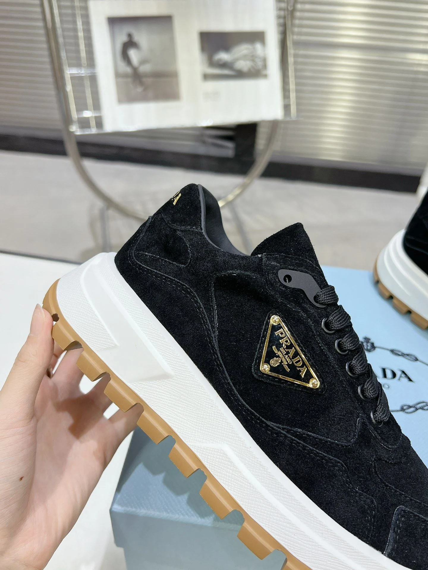 Trendsetting Prada Low Shoes 34353