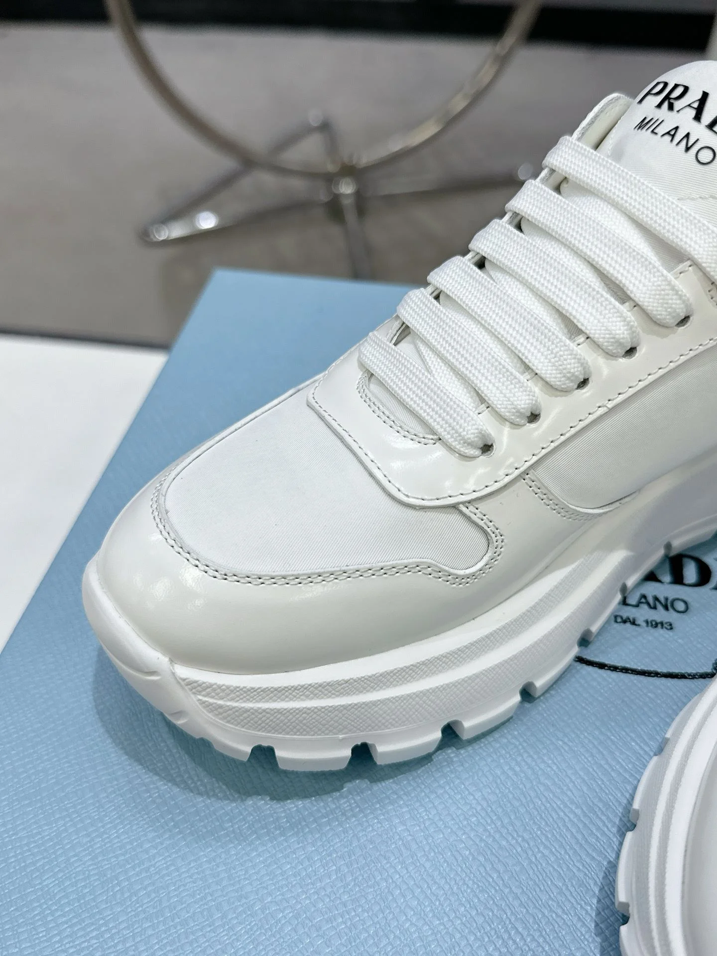 OdorResistant Prada Low Shoes 34333